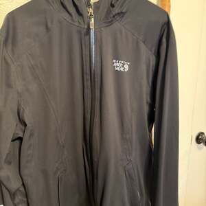 Black Mountain Hardwear Jacket! Men's medium but...